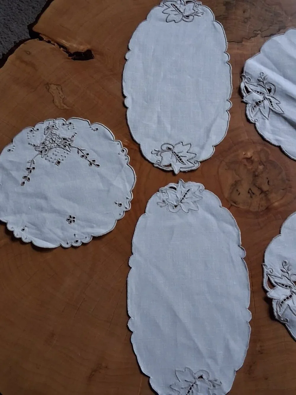 Vintage  Doily & Dresser Scarf Set – 5 Pc Mixed Sizes